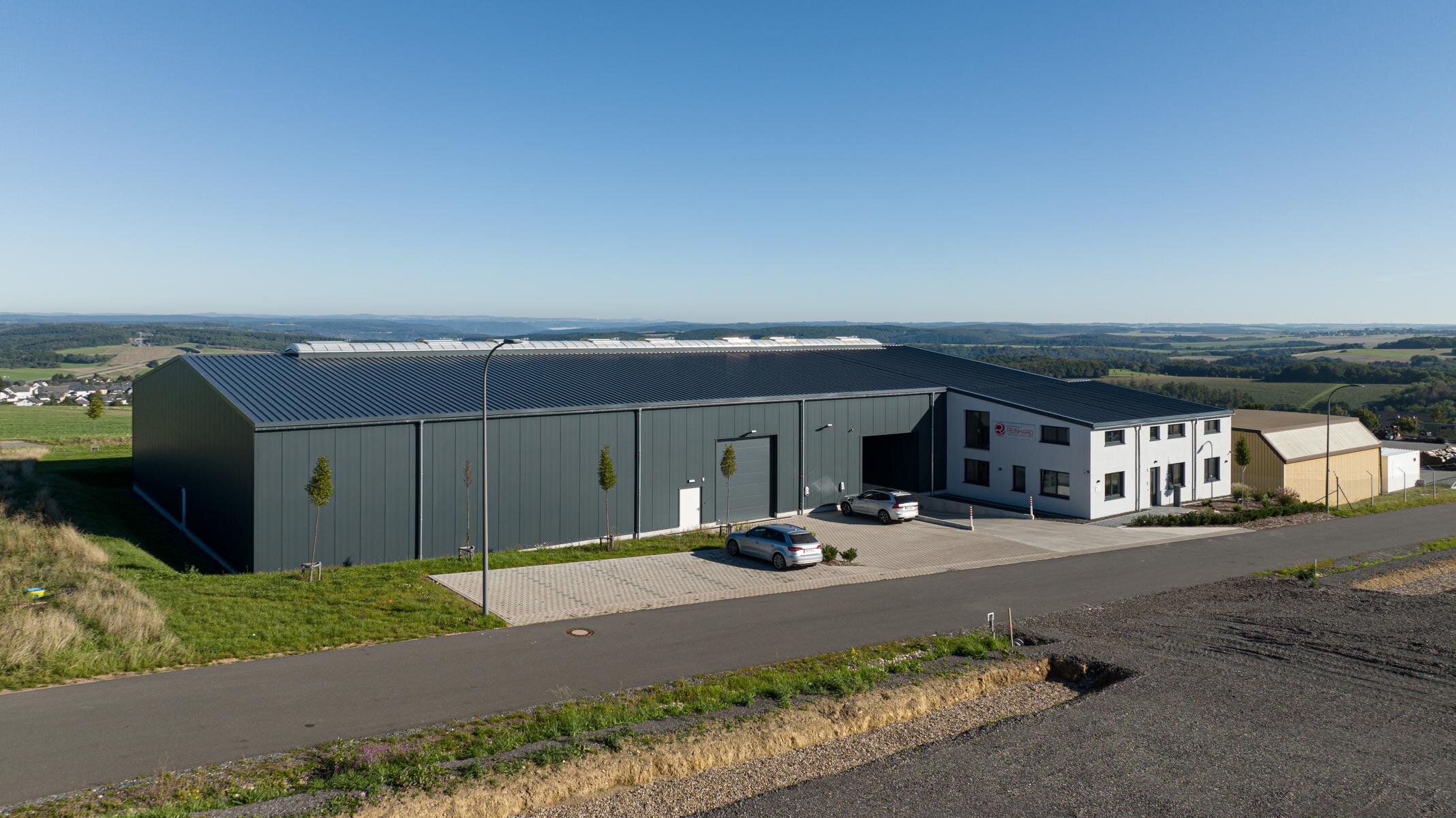 Firmensitz mit Lagerhalle – Restposten & Retouren Großhandel seit 1991