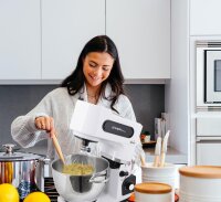 TZS First Austria Professionelle K&uuml;chenmaschine | Teigknetmaschine | 1500 W, 6 L Beh&auml;lter, Edelstahlsch&uuml;ssel mit Griff, 6 Geschwindigkeitsstufen, mit Quirl, Knethaken und Schneebesen, wei&szlig;